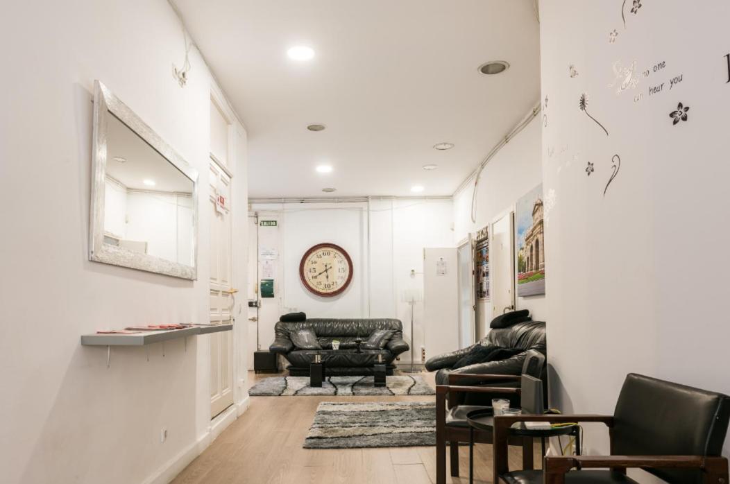 M&F 7 Rooms/7 Bathrooms Over Gran Via Madrid Bagian luar foto