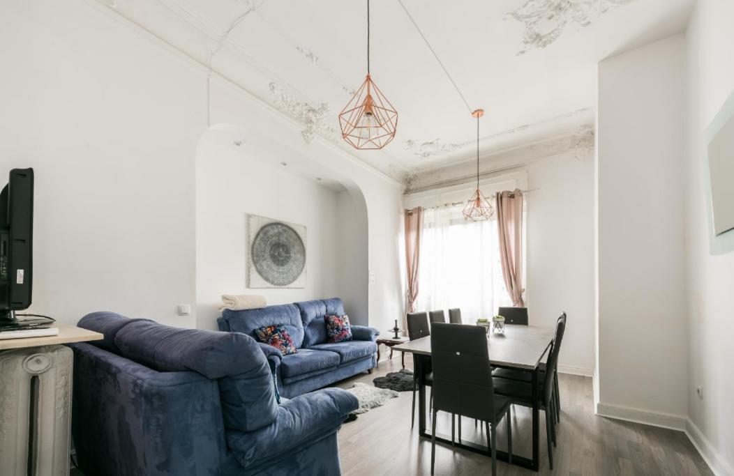 M&F 7 Rooms/7 Bathrooms Over Gran Via Madrid Bagian luar foto