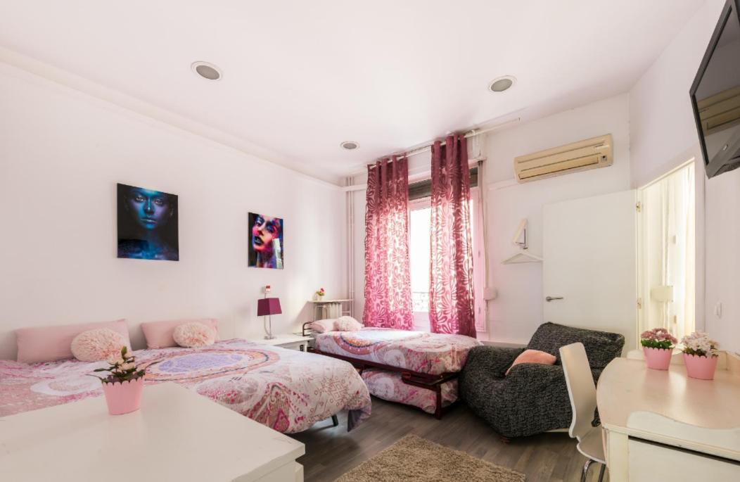 M&F 7 Rooms/7 Bathrooms Over Gran Via Madrid Bagian luar foto