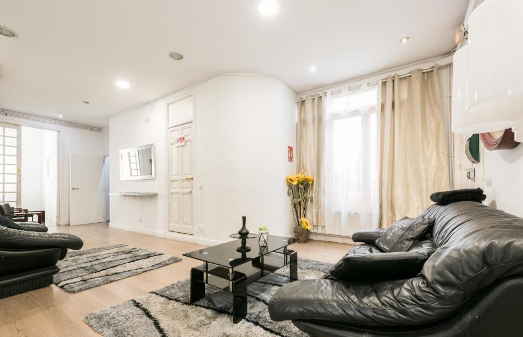 M&F 7 Rooms/7 Bathrooms Over Gran Via Madrid Bagian luar foto