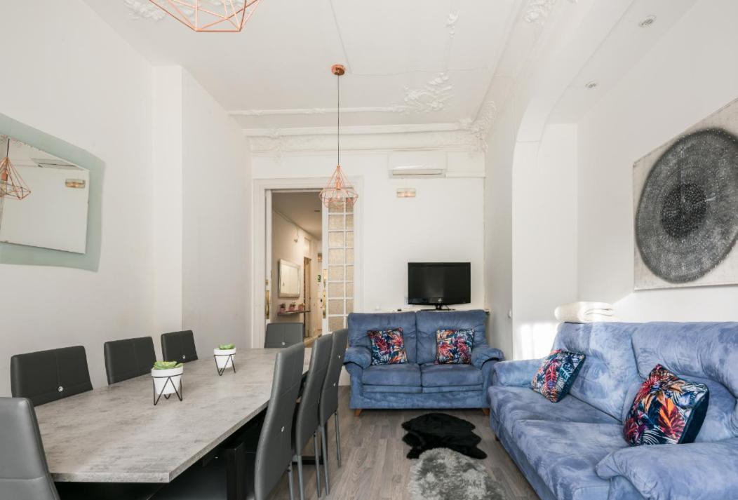 M&F 7 Rooms/7 Bathrooms Over Gran Via Madrid Bagian luar foto