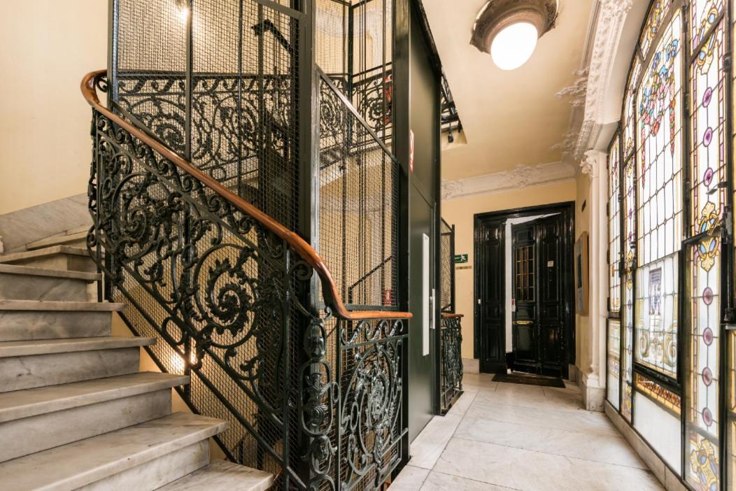 M&F 7 Rooms/7 Bathrooms Over Gran Via Madrid Bagian luar foto