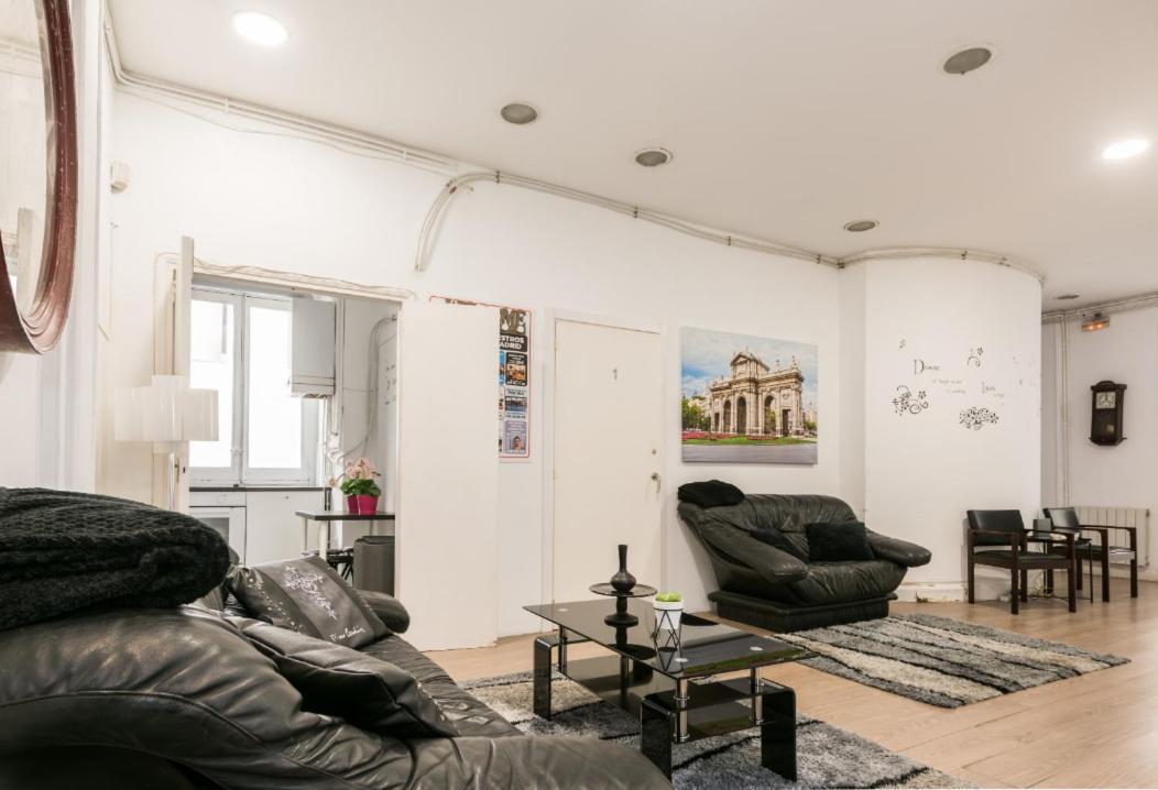 M&F 7 Rooms/7 Bathrooms Over Gran Via Madrid Bagian luar foto