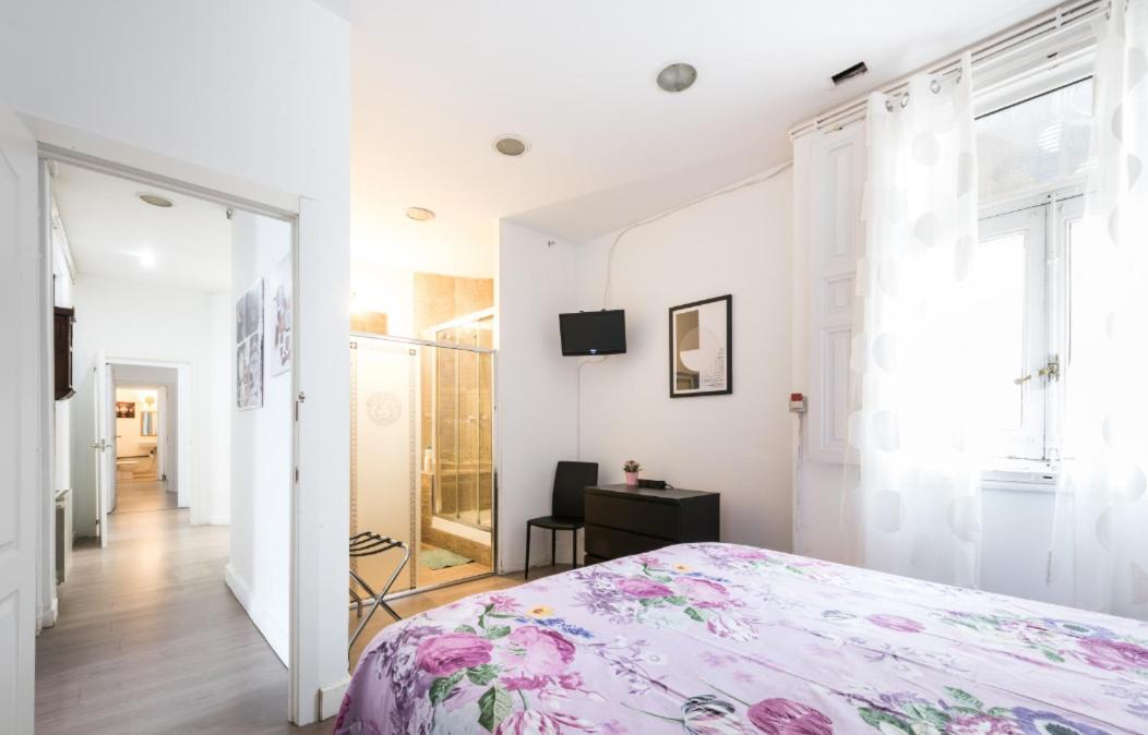 M&F 7 Rooms/7 Bathrooms Over Gran Via Madrid Bagian luar foto
