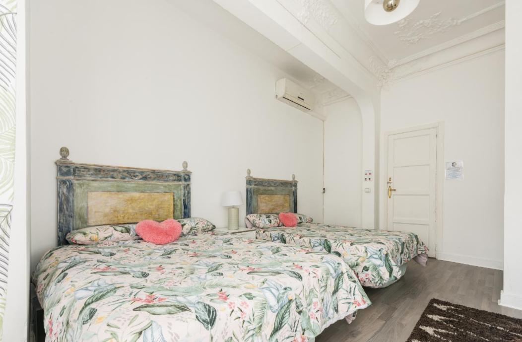 M&F 7 Rooms/7 Bathrooms Over Gran Via Madrid Bagian luar foto