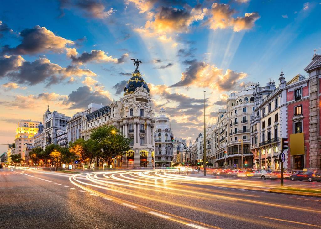M&F 7 Rooms/7 Bathrooms Over Gran Via Madrid Bagian luar foto
