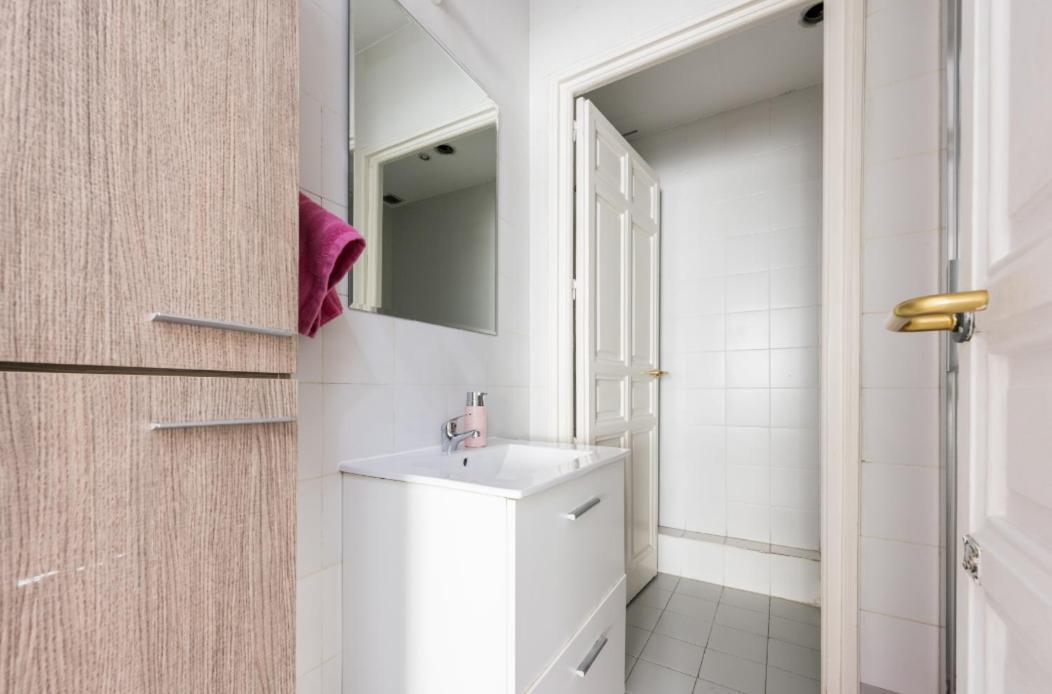 M&F 7 Rooms/7 Bathrooms Over Gran Via Madrid Bagian luar foto