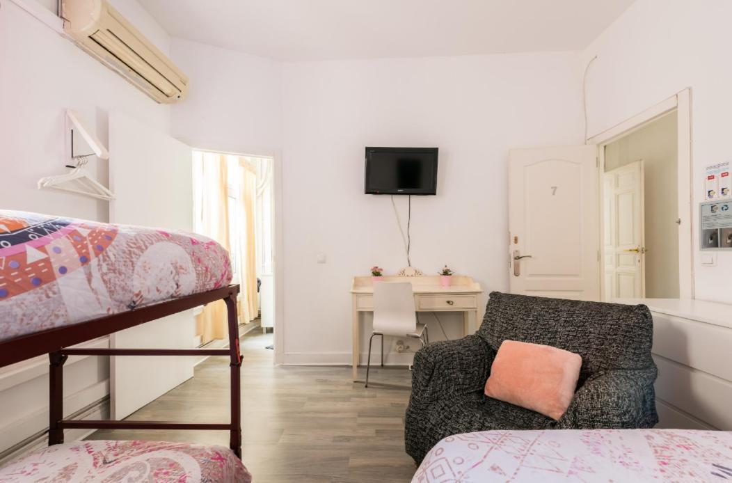 M&F 7 Rooms/7 Bathrooms Over Gran Via Madrid Bagian luar foto