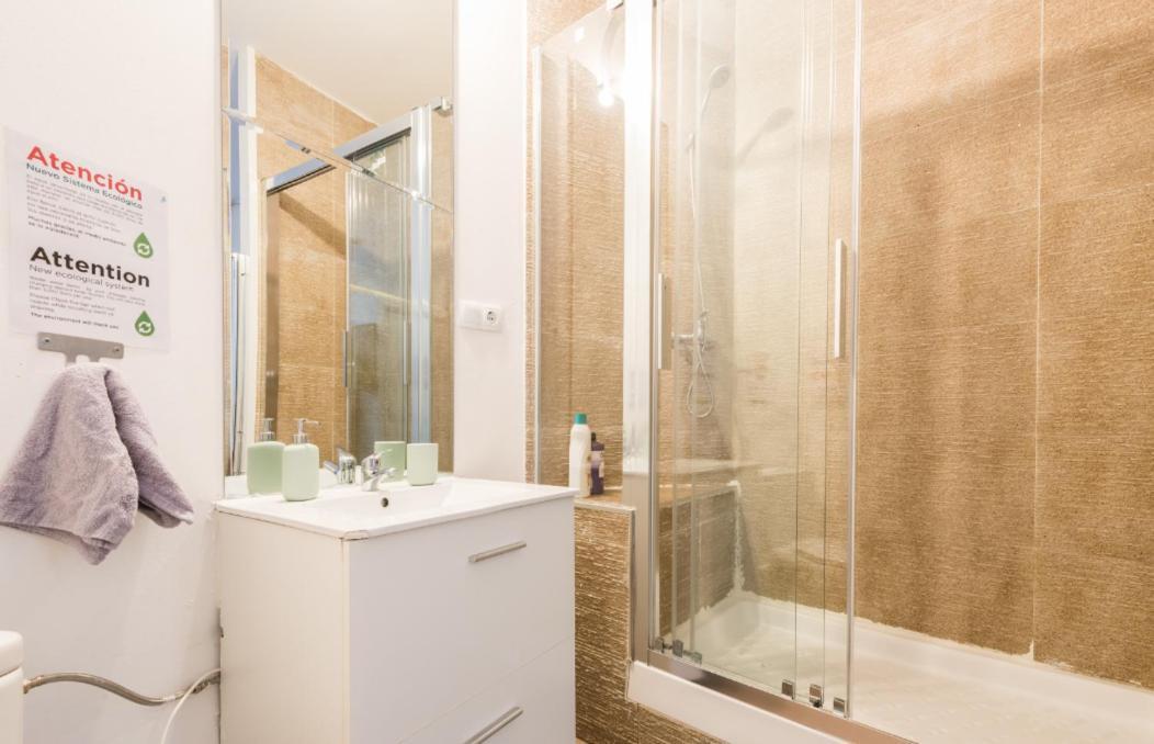 M&F 7 Rooms/7 Bathrooms Over Gran Via Madrid Bagian luar foto