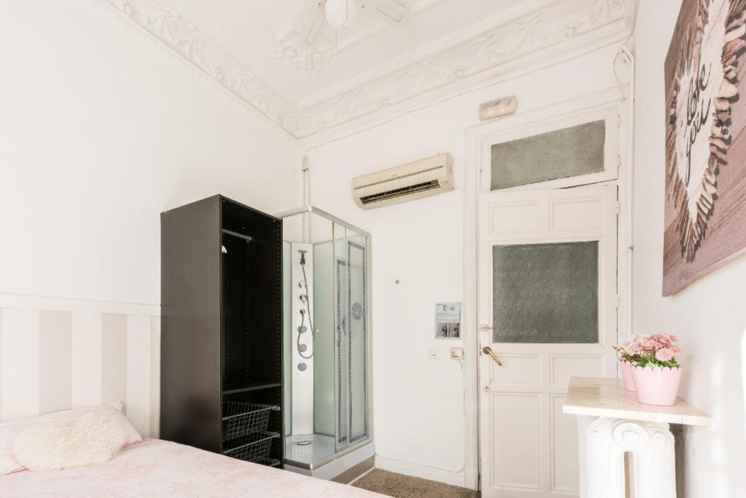 M&F 7 Rooms/7 Bathrooms Over Gran Via Madrid Bagian luar foto